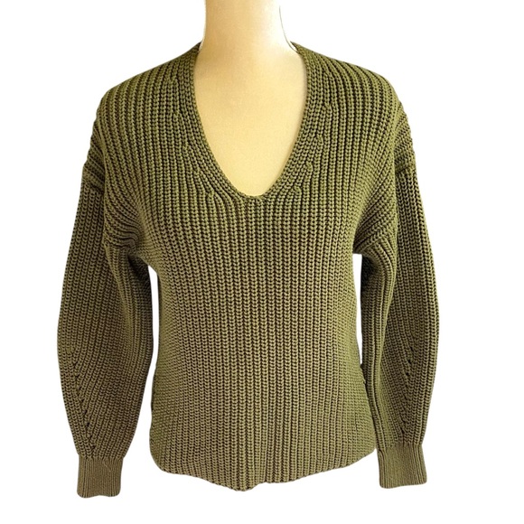 Everlane Chunky Knit V-Neck Sweater - Picture 2 of 10